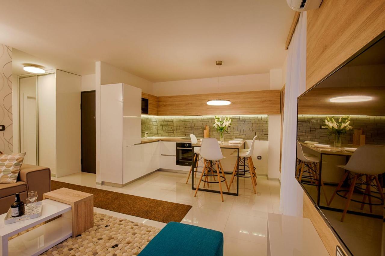 Deluxe New Apartments - Few Steps From The Beach - Luxury Holiday With Style - By Traveler Tourist Agency Krk Krk Town Exteriér fotografie